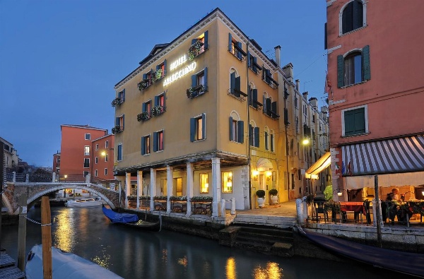 Hotel Arlecchino image 1